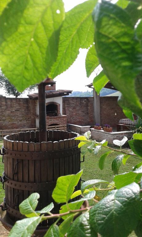 B&B La Coccarda CastellʼAlfero Buitenkant foto