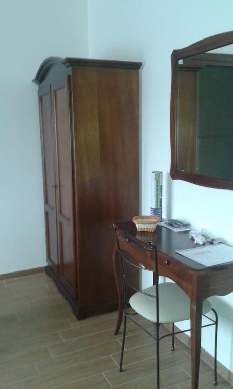 B&B La Coccarda CastellʼAlfero Kamer foto