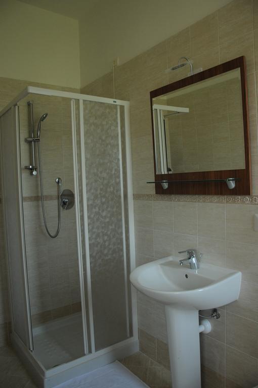 B&B La Coccarda CastellʼAlfero Kamer foto